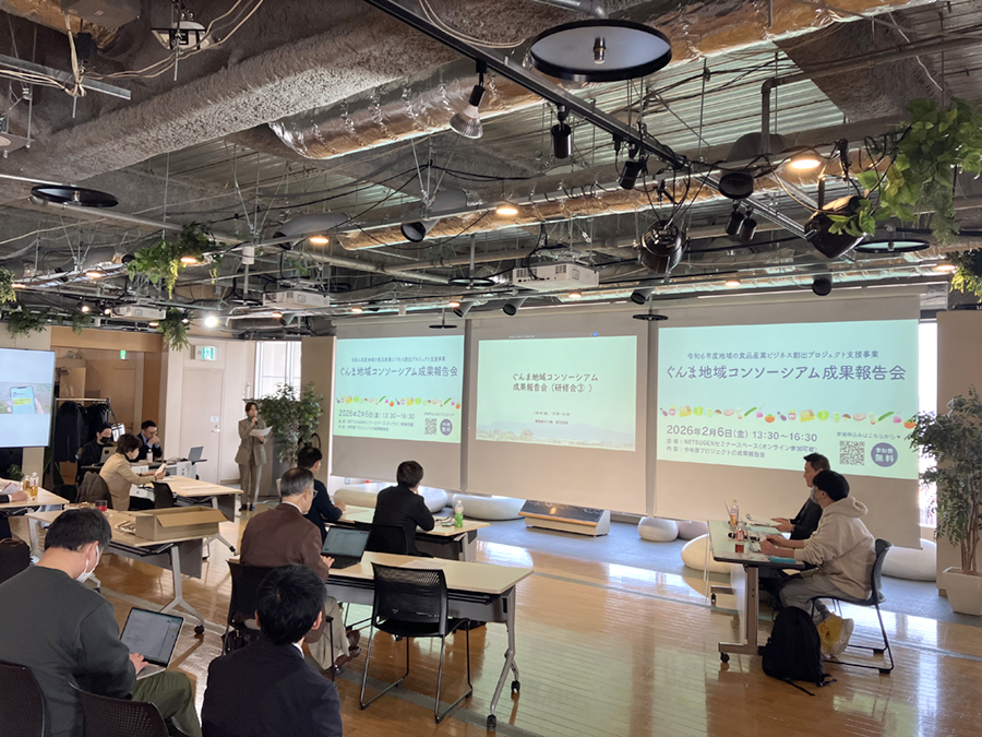 成果報告会の概要説明の様子